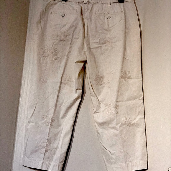 Talbots White Signature Slim Embroidered Flower Pants Size 14P - Picture 10 of 11